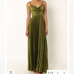 Pleated maxi dress green small